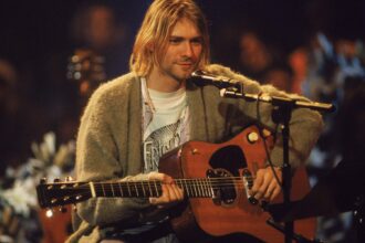 Kurt Cobain and his Martin D 18E